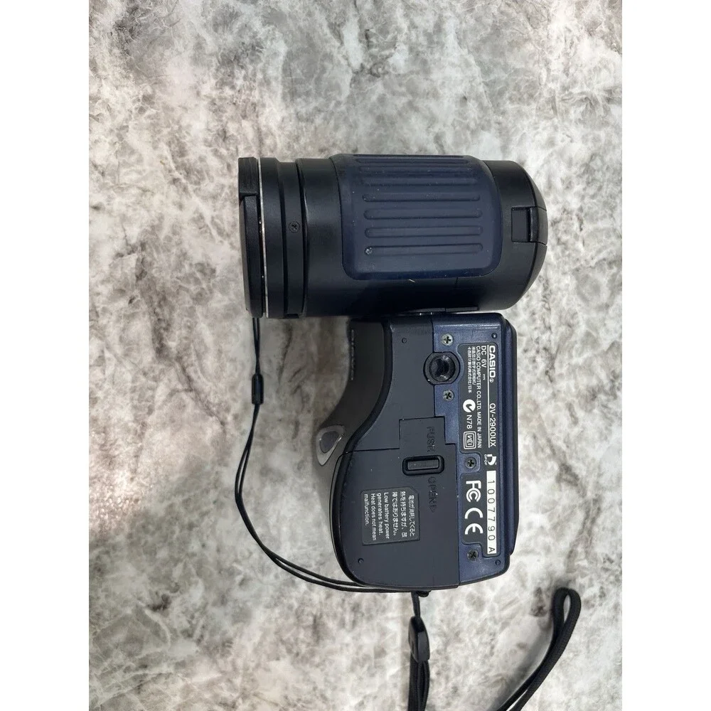 CASIO QV-2900UX Compact Digital Camera 8x Optical 32x Digital Zoom With Bag